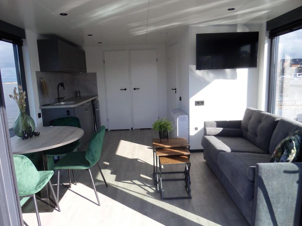 Modern Houseboat With Air Conditioning Located In Marina Uitgeest Екстер'єр фото