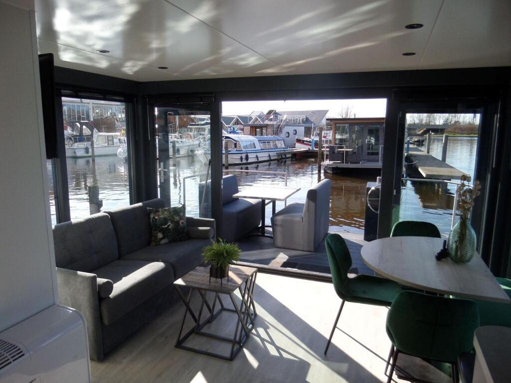 Modern Houseboat With Air Conditioning Located In Marina Uitgeest Екстер'єр фото