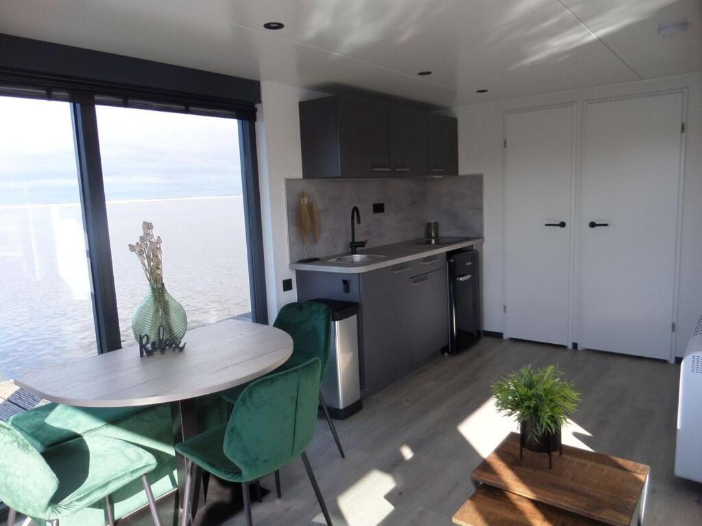 Modern Houseboat With Air Conditioning Located In Marina Uitgeest Екстер'єр фото