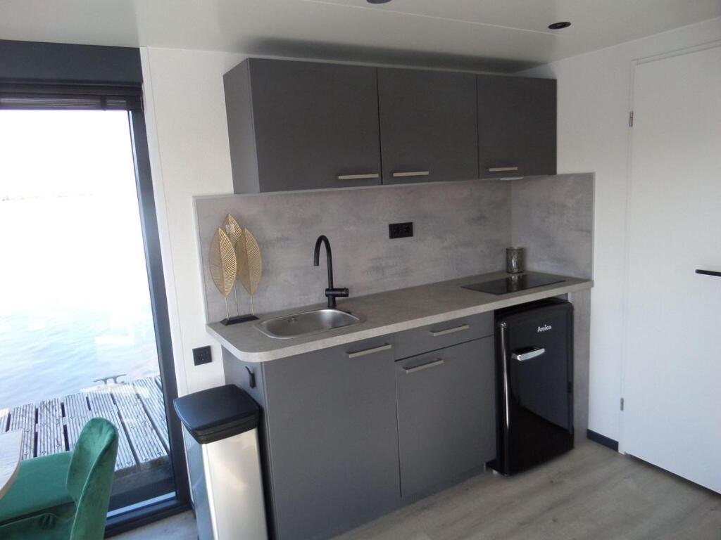 Modern Houseboat With Air Conditioning Located In Marina Uitgeest Екстер'єр фото